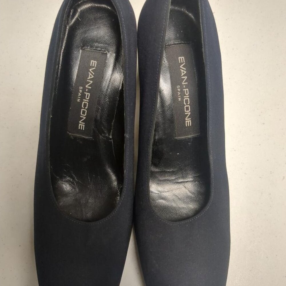 navy Evan-Picone 2.5” block heels. Cloth. Size 7 ½ M. Made in Spain